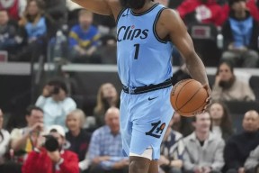 雷速-哈登连续十二场比赛得分超过爆冷，湖人挑战极限！的简单介绍