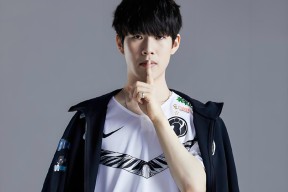 雷速-关于TheShy回归赛场，逆转首场状态亮眼，拜仁观众沸腾！的信息